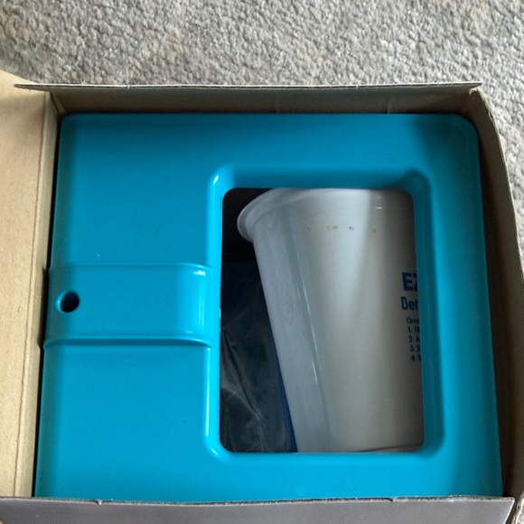 MARINA Betta EZ Care Aquarium - Aqua Plastic Frame with Clear Sides - Picture 3 of 6